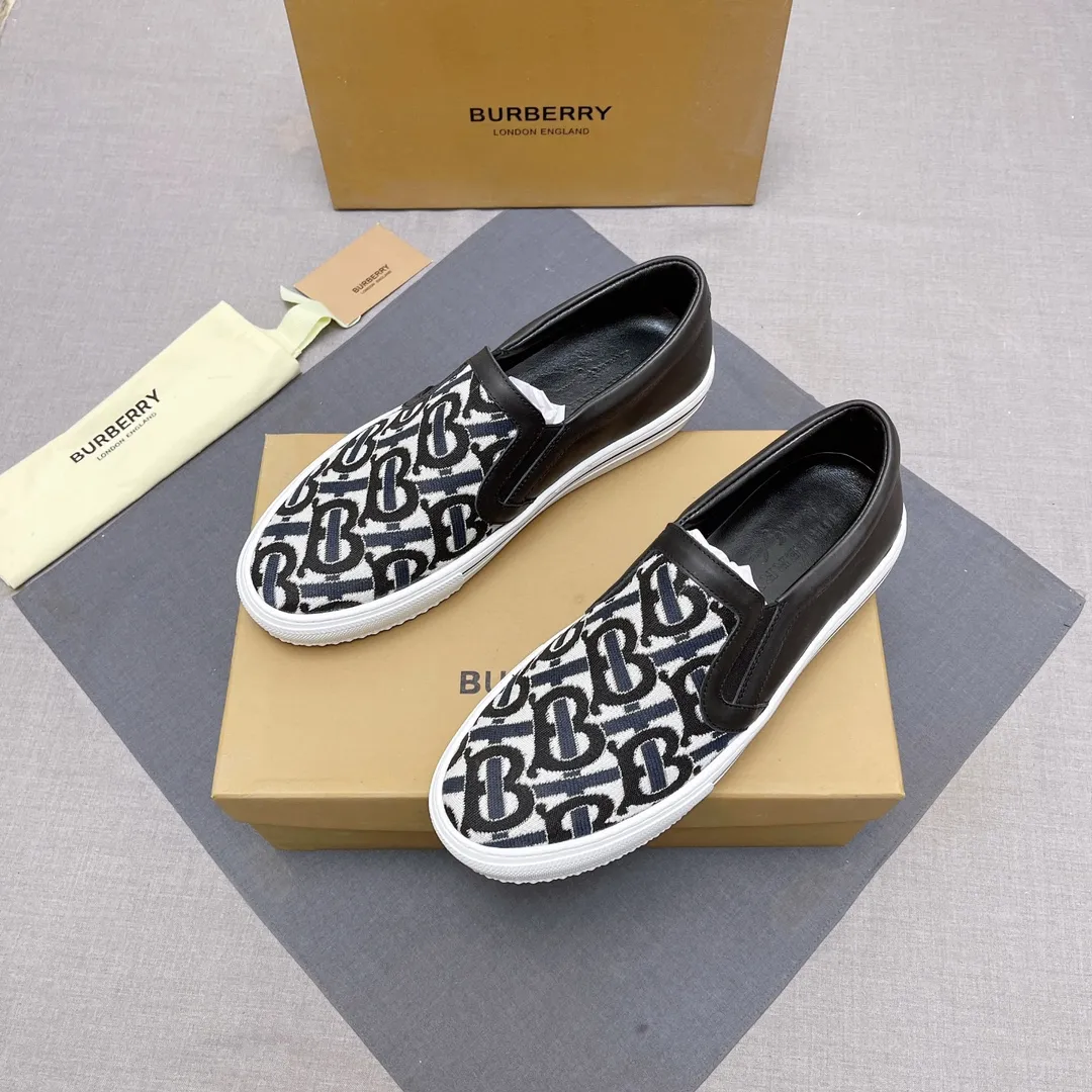 ◾️▫️P360. B's 2023 spring and summer new product, men's classic low-top slip-on sneakers, made of classic retro B's printed canvas material, spliced ​​with layered calfskin, and decorated with a new brand logo. First-layer cowhide lining, embossed Burberry logo on the heel, and original TPU outsole! Size: 38-45 No. 004